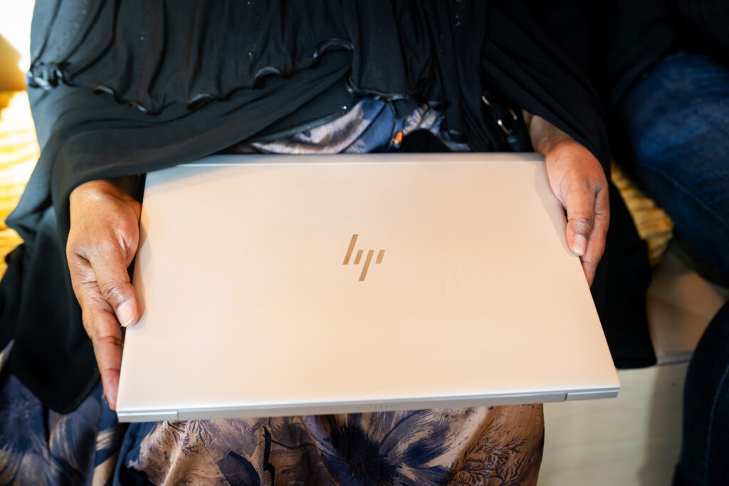 Iedereen digitaal mee laten doen? Informele helpers zijn onmisbaar!