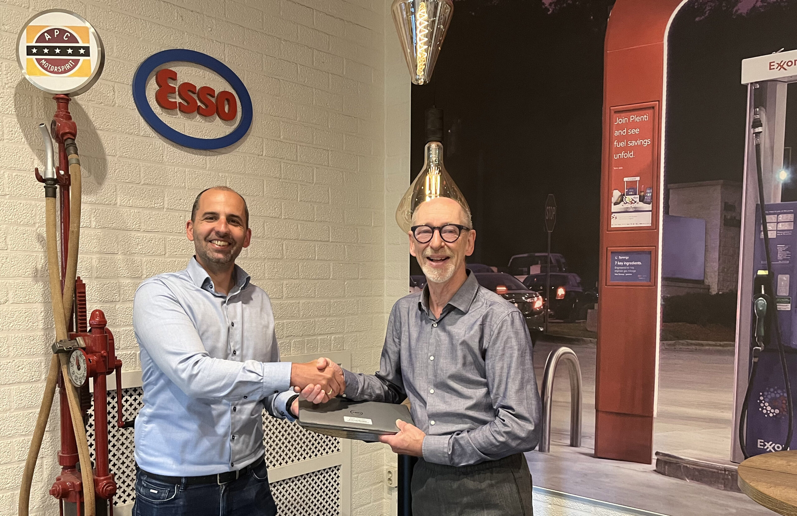 Donateur ExxonMobil: “Het idee dat onze laptop straks een kind helpt, maakt deze donatie waardevol”